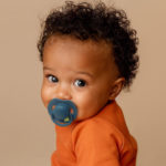 Difrax Dynamic Snuð Prime 6-18 mánaða 2 í boxi - Pistachio/Green - Image 3